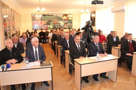 AQRAR UNİVERSİTETİN ALİMLƏRİ İLƏ  FERMERLƏR BİR ARAYA GƏLİB