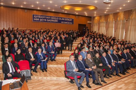 “Nərimanov rayonunun sosial-iqtisadi inkişafının 2017-ci ilin yekunlarına və qarşıda duran vəzifələr”ə həsr olunmuş Nərimanov Rayon İcra Hakimiyyəti başçısı yanında Şuranın geniş iclası keçirilib.