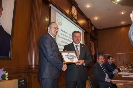 “Nərimanov rayonunun sosial-iqtisadi inkişafının 2017-ci ilin yekunlarına və qarşıda duran vəzifələr”ə həsr olunmuş Nərimanov Rayon İcra Hakimiyyəti başçısı yanında Şuranın geniş iclası keçirilib.