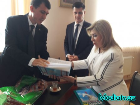 TÜRKMƏNİSTAN  SƏFİRİNİN RƏHBƏRLİK ETDİYİ NÜMAYƏNDƏ HEYƏTİ  AMEA-nın MƏHƏMMƏD FÜZULİ ADINA ƏLYAZMALAR İNSTİTUTUNDA OLUB